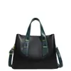 Bolso de mano de lujo ligero retro europeo y americano transfronterizo para mujer, principios de otoño de 2026, elegante y versátil, adecuado para ir al trabajo, bolso de hombro y cruzado