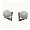 Pendientes Pendientes de perla triangulares estilo europeo lujo ligero gama alta versátiles pendientes simples para el trabajo personalidad femenina nicho