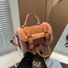 Bolso Cuadrado Pequeño de Peluche Portátil Casual Simple para Mujer Otoño 2025 Nuevo Lujo Accesible de Moda Versátil Bolso de Hombro Único Cruzado