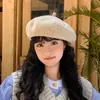 Nuevo Boina de Moda Otoño/Invierno 2025 para Mujer Estilo Simple Sombrero de Artista Adelgazante con Etiqueta Metálica de Letra Sombrero de Calabaza
