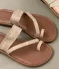 Sandalias Nuevas de Verano Estilo Coreano Dulces con Tira en Dedo del Pie para Mujer, Sandalias Planas Casuales de Playa Antideslizantes para Exteriores con Tiras Cruzadas