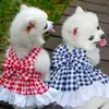Ropa para perros para primavera y verano, ropa para gatos para verano, ropa a cuadros para exteriores para mascotas con accesorio para correa, ropa estilo falda para Teddy