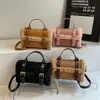 Bolso Cuadrado Pequeño de Peluche Portátil Casual Simple para Mujer Otoño 2025 Nuevo Lujo Accesible de Moda Versátil Bolso de Hombro Único Cruzado