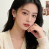 2026 Nuevos Pendientes Retro de Terciopelo Rojo Estilo Hong Kong Otoño e Invierno, Pendientes Exquisitos Franceses, Accesorios para Orejas de Nicho y con Estilo