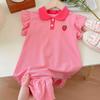 [Casa Rosa] Vestido Camiseta de Manga Corta con Volantes y Cuello Polo Bordado de Fresas Estilo Dulce Estilo Coreano para Niñas