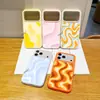 La funda de teléfono más vendida de Amazon con patrón de olas retro y colorido, funda de silicona líquida para iPhone 17, cubierta para teléfono Apple 16