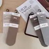 26 Meias novas para outono e inverno para mulheres, elásticas, em uma paleta de cores inspirada em café com leite e madeira, comprimento até a panturrilha, tecido de algodão, sem costura e com design de babados