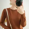 Blusa de manga comprida de algodão puro, cor sólida, com gola redonda pequena, para mulheres. Macio, suave para a pele e perfeito para o uso diário e o trajeto para o trabalho.. Uma blusa de malha básica