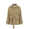Trench coat clássico de abotoamento duplo e caimento solto para mulheres, estilo curto, primavera/outono de 2026, estilo britânico de alta qualidade, acinturado, jaqueta para baixinhas