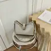 Bolsa de antebraço feminina 2026 nova moda outono bolsa de ombro versátil com toque de luxo para trabalho e deslocamento, bolsa tiracolo tipo balde