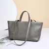 Nuevo bolso de mano para mujer hecho de cuero genuino, bolso de hombro, bolso tote de piel de vaca transfronterizo, bandolera de nicho, cuero suave vintage, gran capacidad