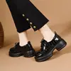 Zapatos de mujer de cuero con punta redonda, nuevo estilo otoño e invierno 2026, mocasines de charol con cordones en relieve, zapatos de vestir negros para mujer estilo universitario
