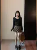 Suave y Acogedor De Rong Capa Base para Mujer Top Otoño e Invierno 2025 Nuevo Camiseta de Manga Larga con Cuello en V Ropa Interior para Mujer Cálida Versátil Top para Estudiante
