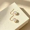 Gancho Curvo Simple Francés Gancho de Oreja de Perla Dorado y Plateado Bicolor Elegante Versátil para Viajes Pendiente Redondo de Perla Pendiente de Oreja para Mujer