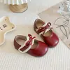 Zapatos Rojos de Princesa para Niñas Estilo Nuevo Primavera y Otoño Suela Blanda Antideslizantes con Lazo de Encaje Zapatos para Bebés Planos para Niñas Pequeñas