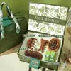 Souvenirs Saludables para el Festival de Medio Otoño, Pequeños Regalos Prácticos para Empleados, Ancianos y Madres: Peine de Cojín de Aire de Sándalo, Martillo de Ajenjo Regalo