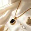 Collar Sencillo y Elegante con Colgante Cuadrado Negro Diseño de Doble Cara Geométrico Sensación de Alta Gama Versátil Cadena para Clavícula Acero de Titanio No Se Desvanece