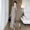 Elegante Vestido de Punto Rojo con Cuello en V para Año Nuevo Coreano, Nuevo Diseño de Primavera, Elegante Vestido Largo Adelgazante con Ceñidor en la Cintura