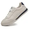 Nuevas zapatillas de entrenamiento casual para hombre de cuero de vaca de capa superior, zapatos deportivos versátiles de cuero genuino, zapatos de lujo ligero para hombre