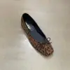 Sapatilhas Femininas Quadradas com Laço Estilo Francês 2026 Novas Versáteis com Salto Interno para o Dia a Dia Sapatos de Ballet Delicados