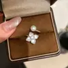 Versión Coreana del Anillo de Perla de Trébol de Cuatro Hojas de Nácar para Mujer, Anillo Sencillo de Diseño Nicho para Dedo Índice con Apertura Ajustable y Anillo Versátil