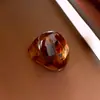 Anel oval minimalista de resina, luxo leve com toque de alta qualidade, anel da moda para o dedo indicador, design exclusivo de nicho, joia versátil
