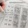 Acessório de Laço de Metal para Nail Art com 6 Compartimentos Pedras Strass Coloridas Redondas com Fundo Plano Luxo Leve Laços 3D Decorações para Unhas