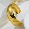 Pulseira Europeia e Americana Estilo INS Luxo Leve Bicolor Dourada e Prateada Titânio Face Larga Transfronteiriça Combina com Tudo Moda Aço Inoxidável Face Larga