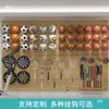 Estante de exhibición de canal de aluminio Dongguan, exhibidor de instrumentos de pared para tiendas de música, accesorios para guitarra y teléfonos móviles, decoración de pared y estanterías para paneles de exhibición