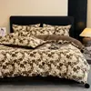 Juego de Cama de Felpa de Leche Engrosada de Invierno de Cuatro Piezas Sábana Completa de Terciopelo Estampado Estilo Pompón de Pelo de Conejo Juego de Tres Piezas Estilo Sábana Ajustable