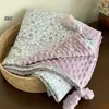 Manta de gasa de doble capa 100% algodón, perfecta para calmar y reconfortar a los bebés durante el sueño; ligero, suave y lavable a máquina; también se puede usar como cubierta para carriola