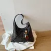 Bolsa de mano casual de gran capacidad estilo coreano, un bolso de hombro de lunares moderno y minimalista para mujer, un bolso de mano ligero y elegante para ir al trabajo