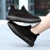 Novo sapato infantil de outono para meninos e meninas, tênis de malha, sapato com trama vazada, sapato tipo meia slip-on, sapatos casuais