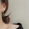 Dongju Corea del Sur simple divertido elegante celebridad de internet cara sonriente feliz aretes nuevo moderno lindo aretes en forma de C