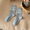 Calcetines de Mujer Versátiles Color Gris Retro con Jacquard de Alce para Otoño e Invierno de Algodón Calcetines Casuales de Media Pierna Calcetines de Algodón que Absorben la Humedad