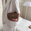 Bolsa de Ombro Transversal Sela Casual Cor Sólida Textura Simples Semicírculo 2024 Nova Tendência Textura Ocidental para Mulheres