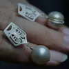 Pendientes de botón de plata S925 estilo nacional con patrón de cigarra dorada y perla para mujer, pendientes de personalidad retro, tallado hueco, pendientes de nueva textura china