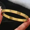 Aço Titânio Trevo de Quatro Folhas Moda Transfronteiriço Mais Vendido Feminino Ins Pulseira Personalizada Redonda Cheia de Diamante Joia de Casal