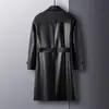 Gabardina para Hombre 2025 Otoño e Invierno Doble Botonadura Estilo Media Longitud con Diseño de Cinturón, Chaqueta de Cuero PU de Lujo Juvenil para Negocios