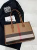 Bolsa de Ombro Feminina Grande Capacidade Estilo Coreano 2026 Novo Modelo Bolsa de Mão Simples Listrada Vertical Casual Sacola Tote Moda