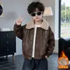 Chaqueta de Invierno de Cuero con Felpa para Niños 2026 Nuevo Estilo Versión Coreana para Niños Fresca Atractiva Ropa de Invierno Abrigo de Cuero PU Engrosado para Bebé