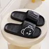 Sandalias Estilo Nuevo 2026 Chanclas al por Mayor para Hombres y Mujeres Uso en Casa de Verano Lindas de Dibujos Animados de Pareja Chanclas de Eva de Verano