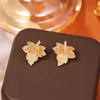 Pendientes de Hoja de Arce Degradados, Modernos y de Alta Gama, Pendientes Brillantes de Cristal de Lujo Ligero, Pendientes Exquisitos y Únicos de Nicho