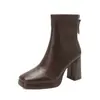 Botas Femininas Elásticas Bico Quadrado Outono Botas Emagrecedoras Confortáveis Zíper Traseiro Salto Bloco Salto Alto Botas de Cano Curto Femininas 2026 Moda Novo Estilo Pé