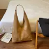Bolsa de Hombro Individual de Gamuza Retro al por Mayor para Mujer 2026 Nueva Bolsa Tote Grande de Gran Capacidad con Borlas Estilo Coreano Versátil