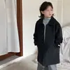 Casaco de Lã para Meninas 2026 Novo Outono/Inverno Estilo Coreano Casaco de Lã Infantil Comprimento Médio Outerwear Engrossado