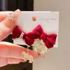 Aguja Plateada Incrustada con Diamantes, Moño de Terciopelo, Aretes Asimétricos de Poni, Lujo Ligero, Sensación de Alta Gama, Aretes con Atmósfera Dulce de Otoño e Invierno