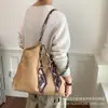 Bolso de hombro vintage de gamuza de gran capacidad 2026 para mujer, nuevo, de invierno, nicho, bolso tote para debajo del brazo