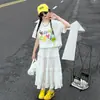 Conjunto de Verão para Meninas 2026 Novo Estilo Crianças Tendência Verão Camiseta e Saia de Tela Conjunto de Duas Peças Estiloso