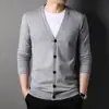 Cardigan de Tricô Masculino Primavera 2025 Novo Suéter Casual Masculino Cor Sólida Moda Masculina Jaqueta de Tricô Roupa Masculina